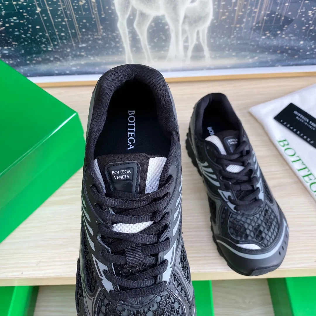 p620🐮🐮High-end version, the original 1:1 couple style new model is on the shelves🔥BV Orbit sneakers Wang Yibo's same style couple's Dad Runner sneakers, made of lightweight technical mesh fabric. Features a geometric patterned rubber outsole. The outsole is made of color-blocked TPU outsole. Size: women’s shoes 35-40, men’s shoes 39-45.
